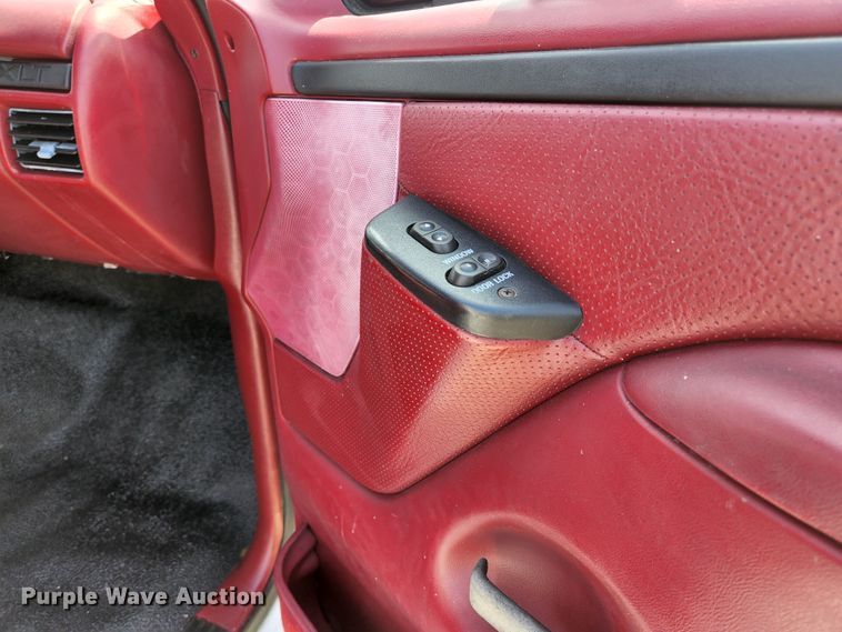 image for item KE9878 1997 Ford F450 Super Duty  flatbed truck