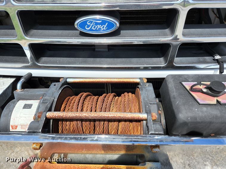 image for item KE9878 1997 Ford F450 Super Duty  flatbed truck