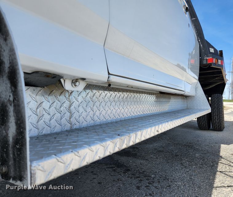 image for item KE9878 1997 Ford F450 Super Duty  flatbed truck