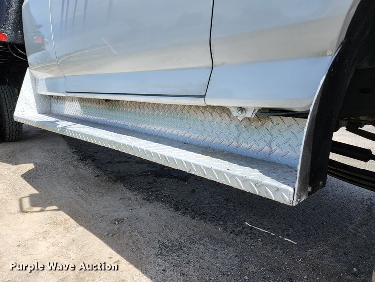 image for item KE9878 1997 Ford F450 Super Duty  flatbed truck