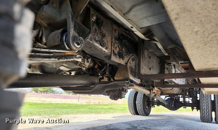 image for item KE9878 1997 Ford F450 Super Duty  flatbed truck