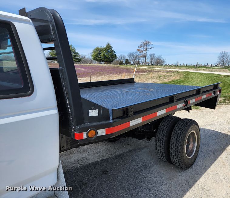 image for item KE9878 1997 Ford F450 Super Duty  flatbed truck
