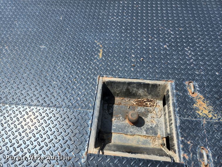 image for item KE9878 1997 Ford F450 Super Duty  flatbed truck