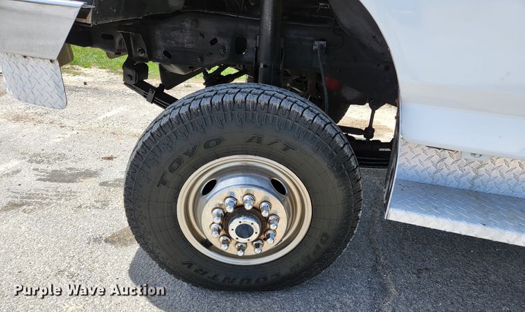 image for item KE9878 1997 Ford F450 Super Duty  flatbed truck