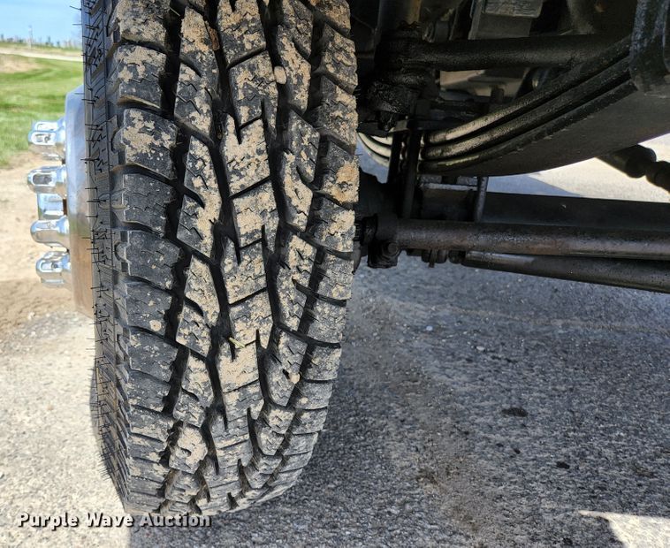 image for item KE9878 1997 Ford F450 Super Duty  flatbed truck