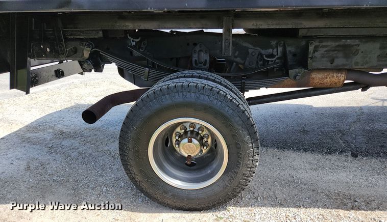 image for item KE9878 1997 Ford F450 Super Duty  flatbed truck