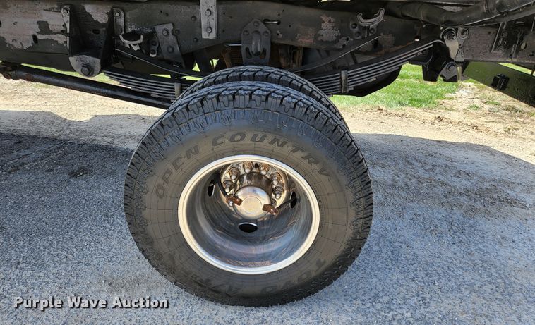 image for item KE9878 1997 Ford F450 Super Duty  flatbed truck