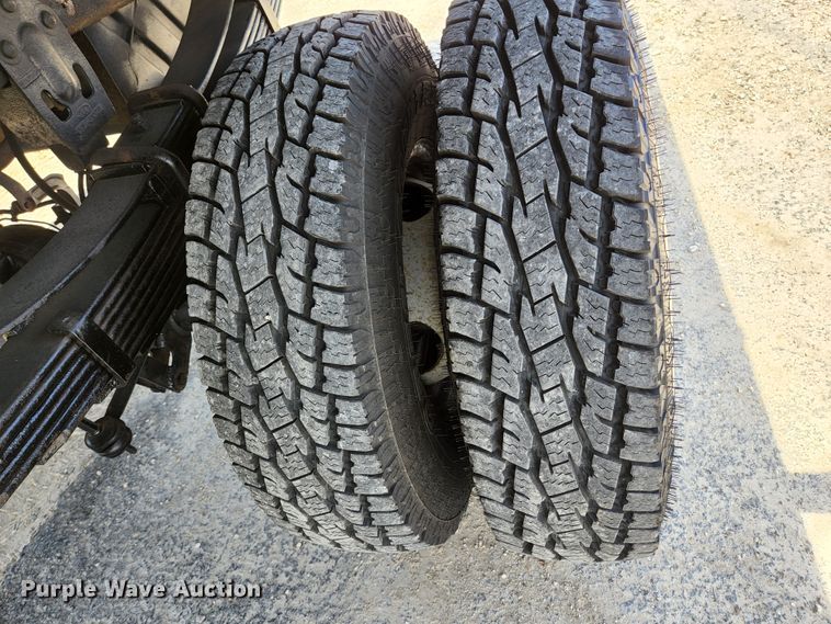 image for item KE9878 1997 Ford F450 Super Duty  flatbed truck