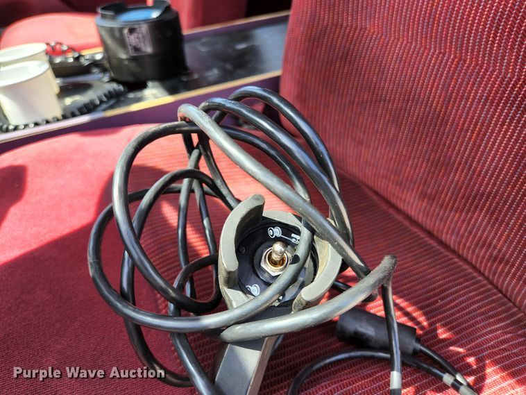 image for item KE9878 1997 Ford F450 Super Duty  flatbed truck