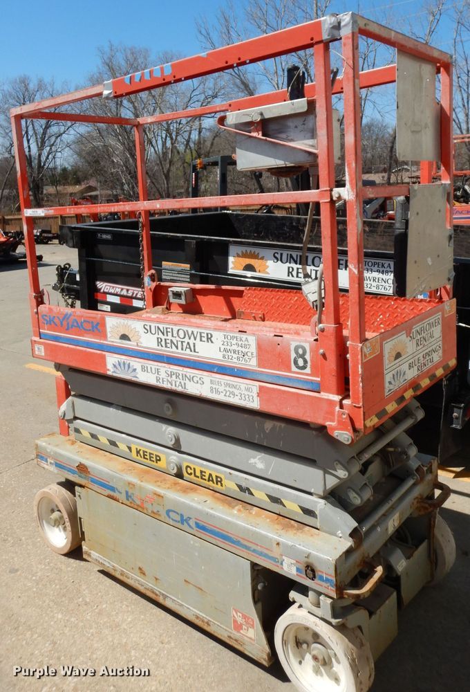 image for item KM9798 2008 Skyjack SJIII 3219  scissor lift