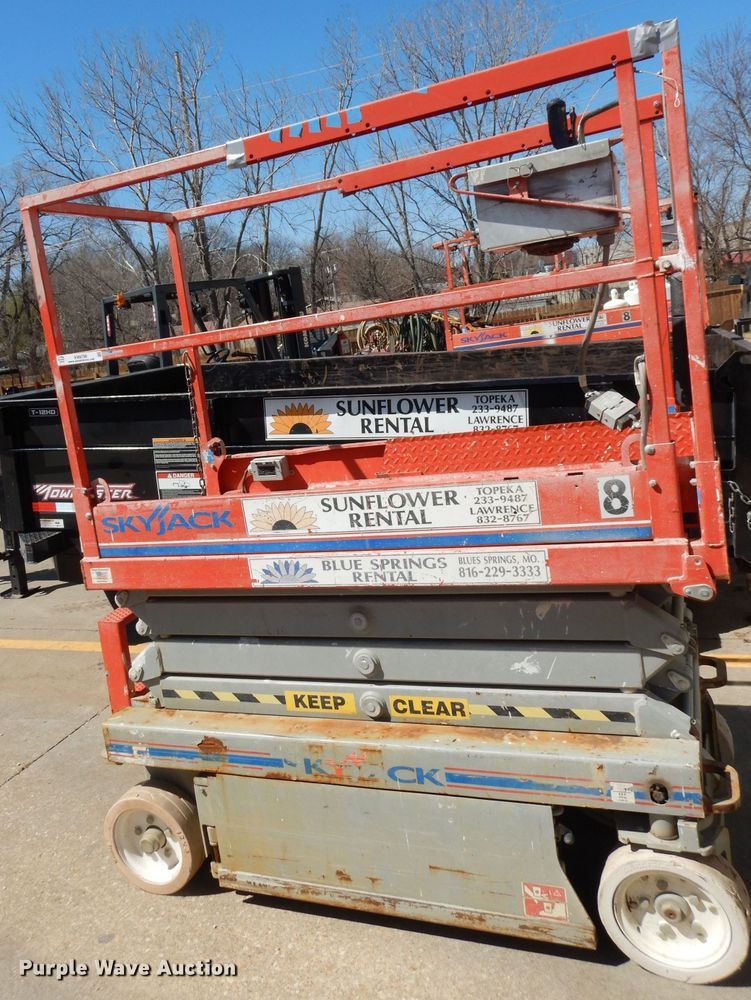 image for item KM9798 2008 Skyjack SJIII 3219  scissor lift