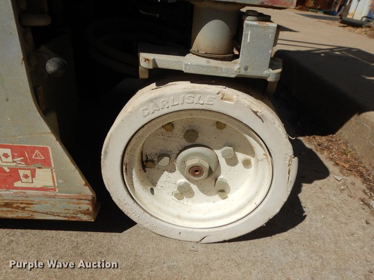 image for item KM9798 2008 Skyjack SJIII 3219  scissor lift