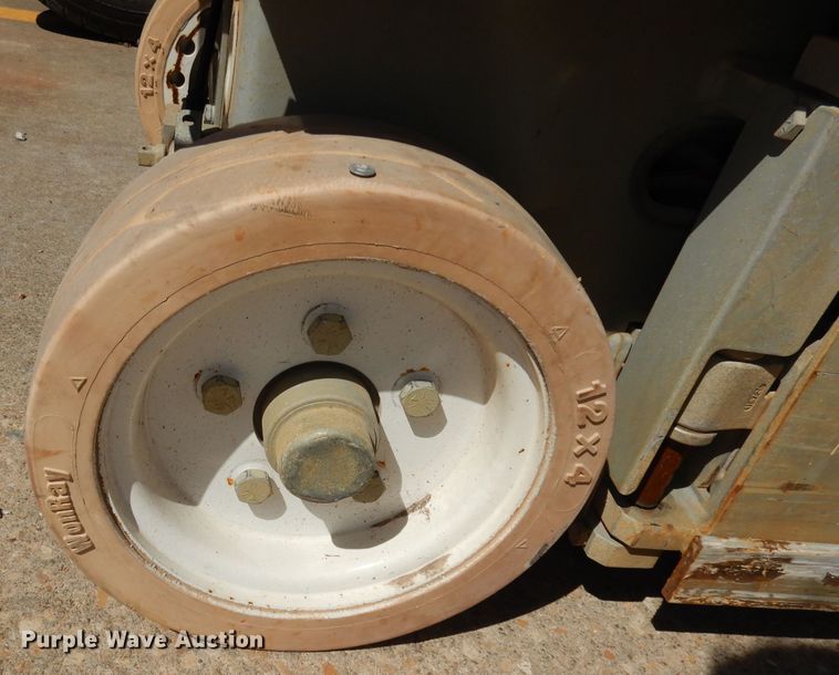 image for item KM9798 2008 Skyjack SJIII 3219  scissor lift