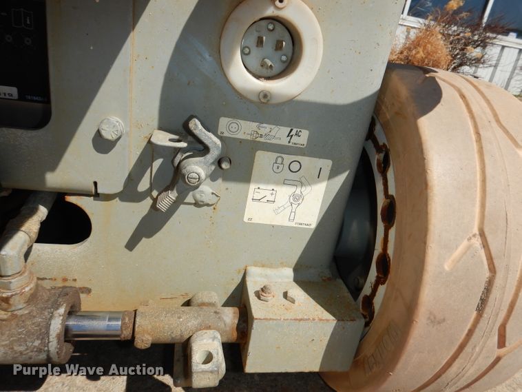 image for item KM9798 2008 Skyjack SJIII 3219  scissor lift