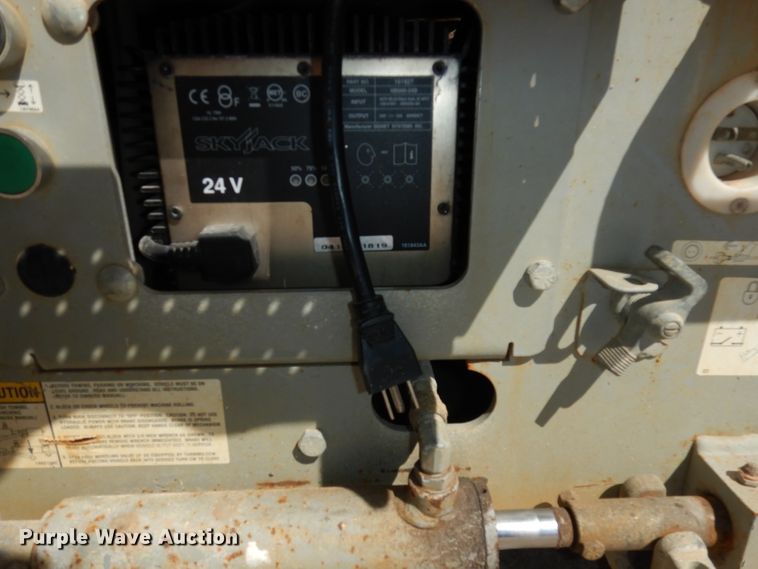 image for item KM9798 2008 Skyjack SJIII 3219  scissor lift