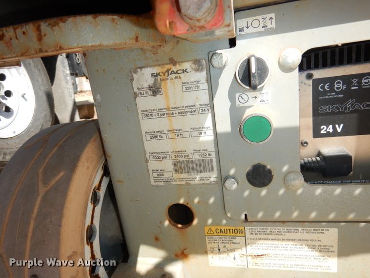 image for item KM9798 2008 Skyjack SJIII 3219  scissor lift