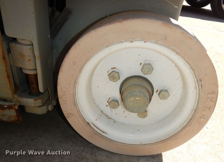 image for item KM9798 2008 Skyjack SJIII 3219  scissor lift