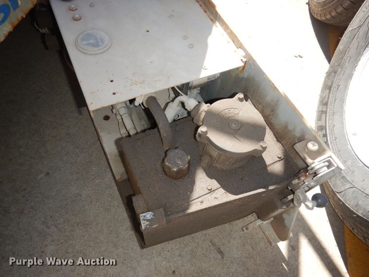 image for item KM9798 2008 Skyjack SJIII 3219  scissor lift