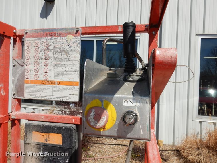 image for item KM9798 2008 Skyjack SJIII 3219  scissor lift