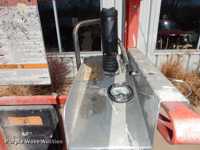 image for item KM9798 2008 Skyjack SJIII 3219  scissor lift