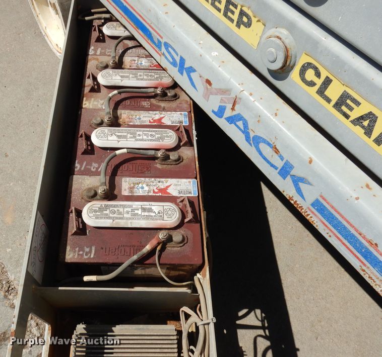 image for item KM9799 2008 Skyjack SJIII 3226  scissor lift