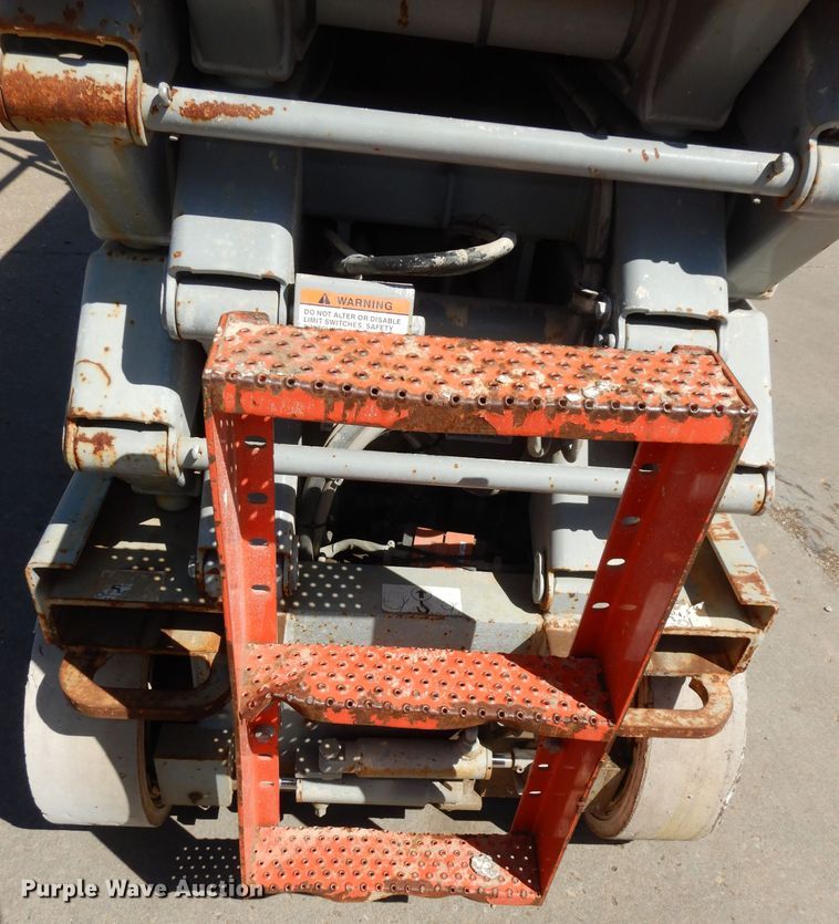 image for item KM9799 2008 Skyjack SJIII 3226  scissor lift