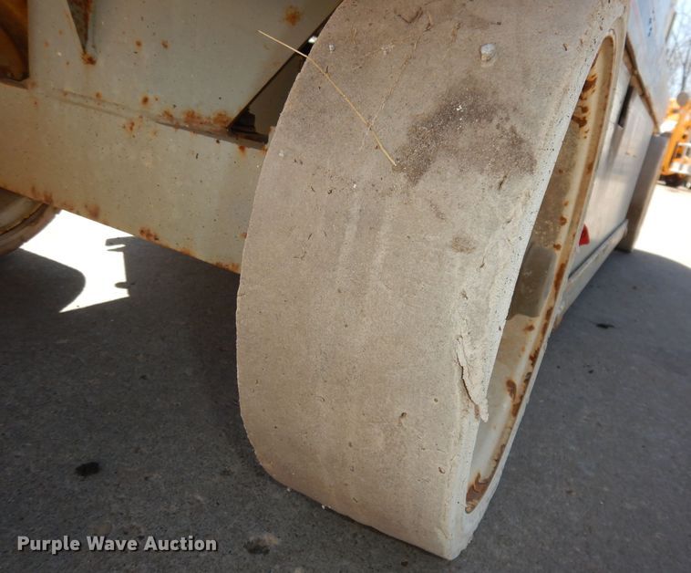 image for item KM9799 2008 Skyjack SJIII 3226  scissor lift