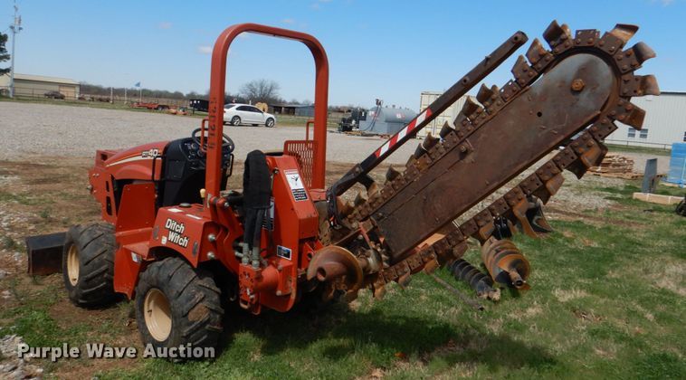 image for item KP9252 2004 Ditch Witch RT40  trencher