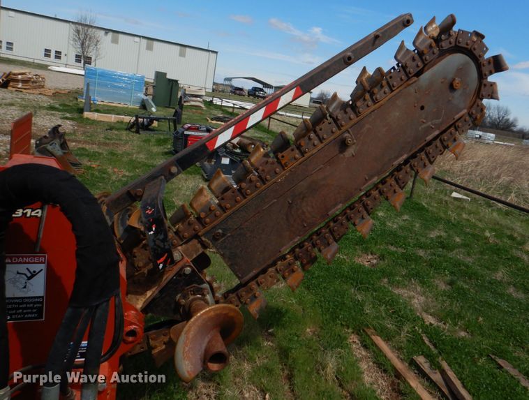 image for item KP9252 2004 Ditch Witch RT40  trencher