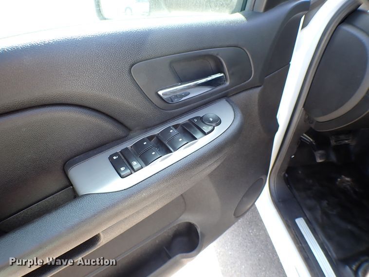 image for item KR9742 2008 Chevrolet Suburban 2500  SUV