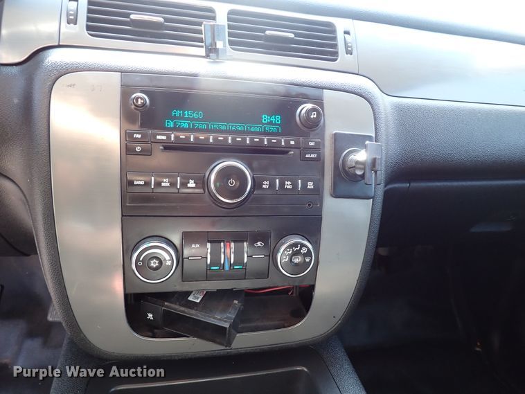 image for item KR9742 2008 Chevrolet Suburban 2500  SUV