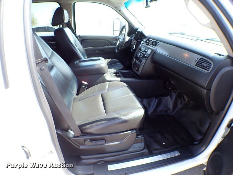 image for item KR9742 2008 Chevrolet Suburban 2500  SUV