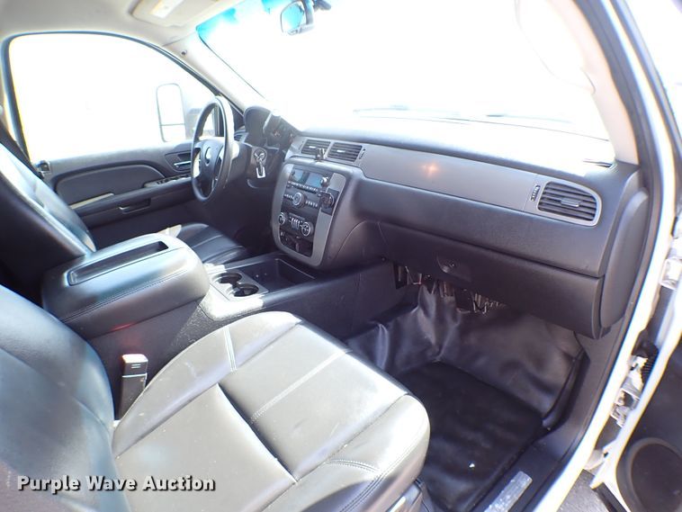 image for item KR9742 2008 Chevrolet Suburban 2500  SUV