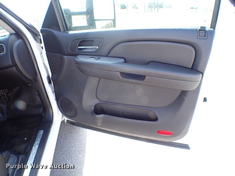 image for item KR9742 2008 Chevrolet Suburban 2500  SUV