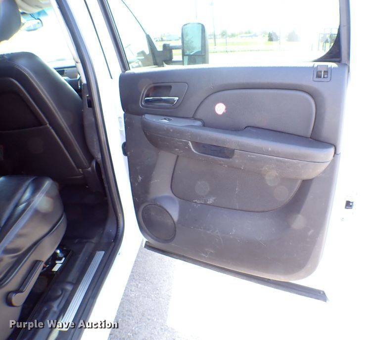 image for item KR9742 2008 Chevrolet Suburban 2500  SUV