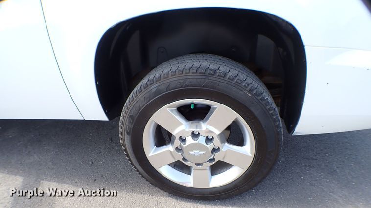 image for item KR9742 2008 Chevrolet Suburban 2500  SUV