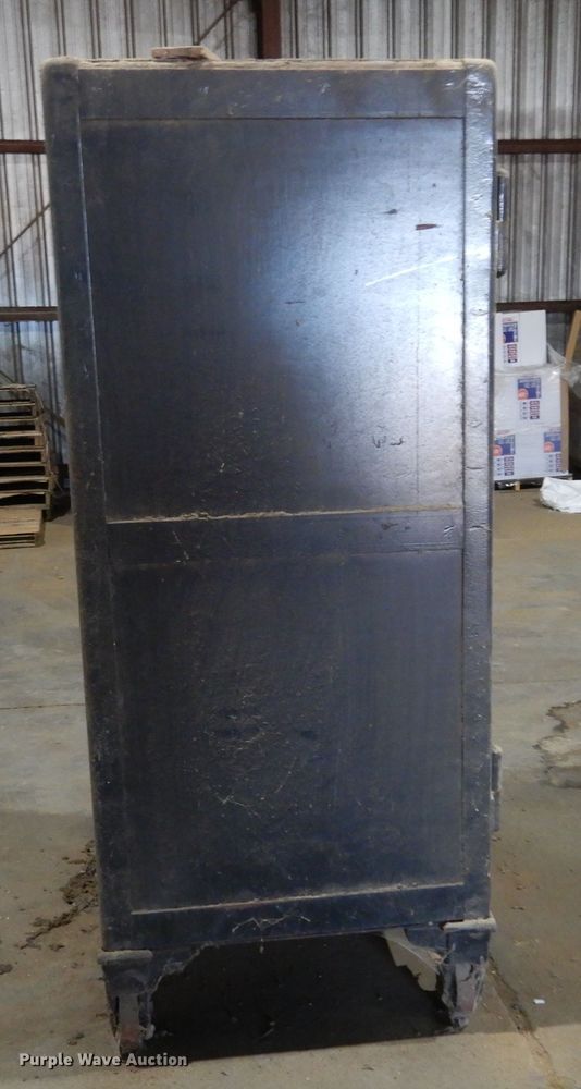 image for item KV9991 Alderman-Cave Feeds safe