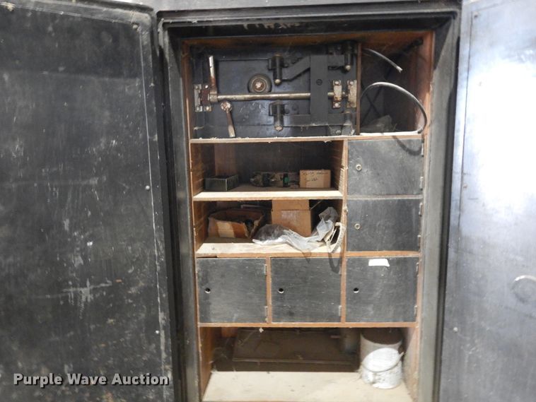 image for item KV9991 Alderman-Cave Feeds safe