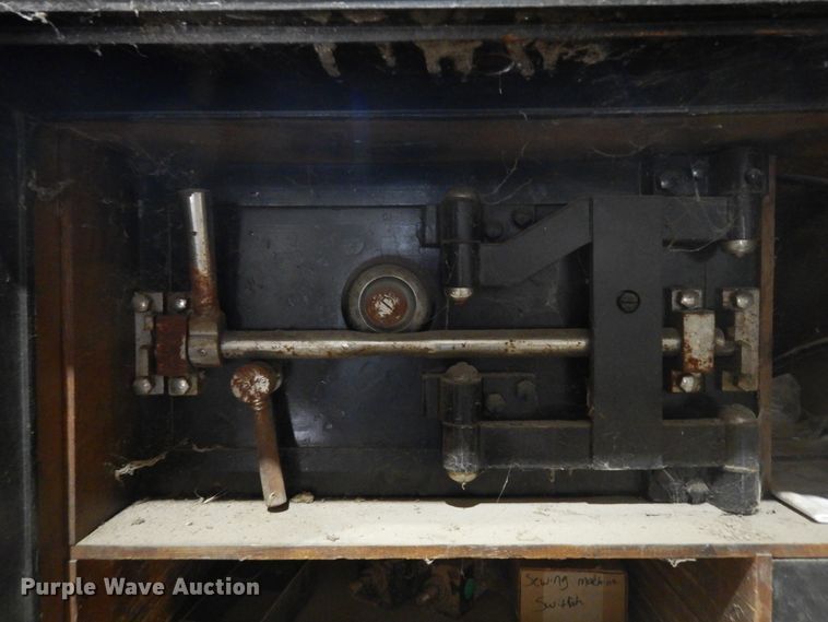 image for item KV9991 Alderman-Cave Feeds safe