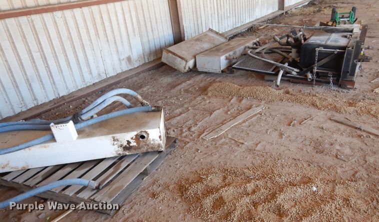 image for item KV9993 (4) hydraulic tanks