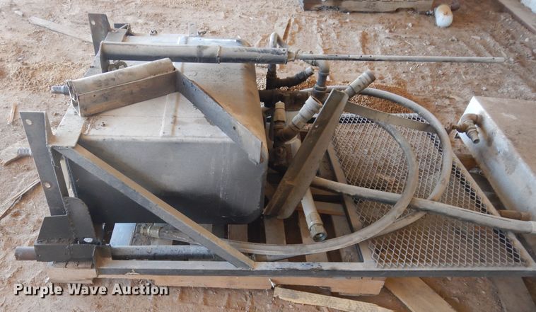 image for item KV9993 (4) hydraulic tanks