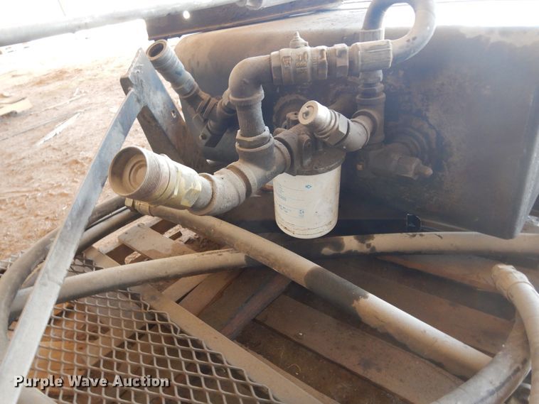 image for item KV9993 (4) hydraulic tanks