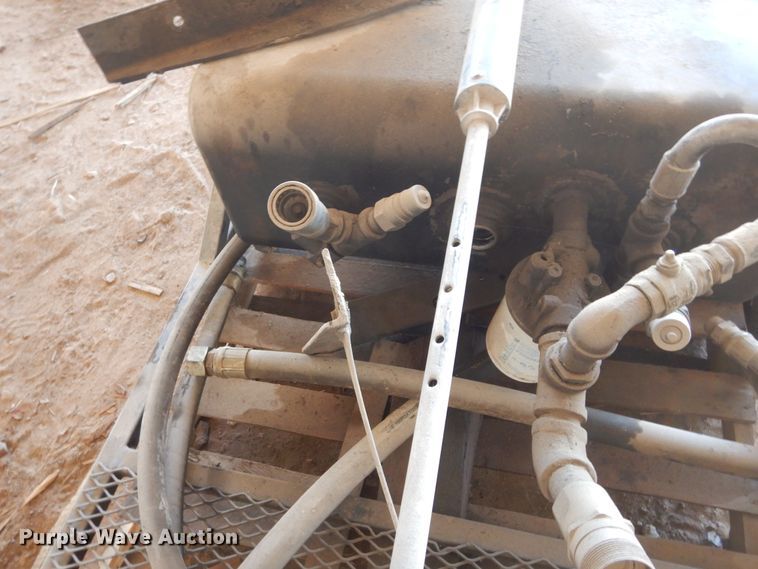 image for item KV9993 (4) hydraulic tanks