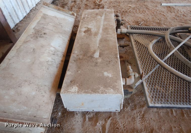 image for item KV9993 (4) hydraulic tanks