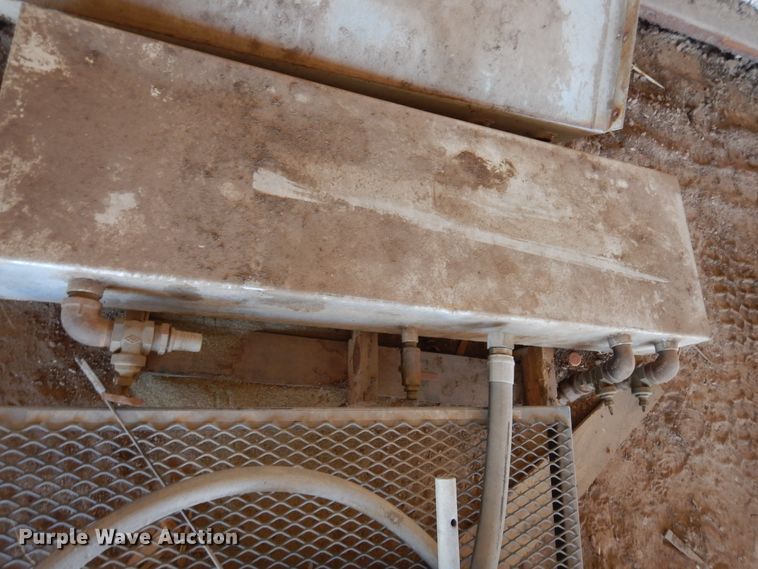 image for item KV9993 (4) hydraulic tanks