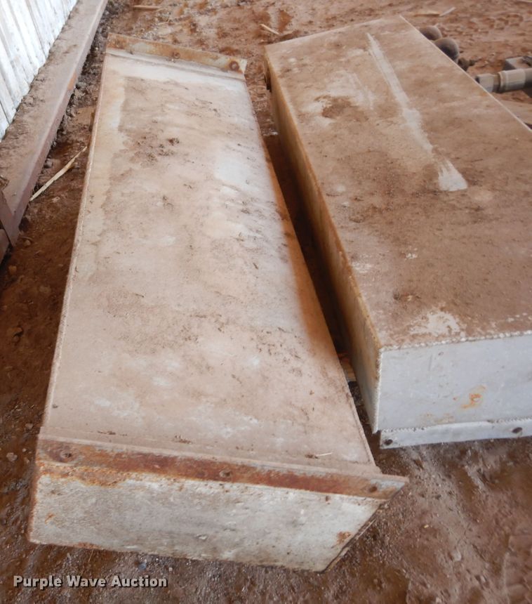 image for item KV9993 (4) hydraulic tanks