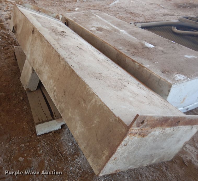 image for item KV9993 (4) hydraulic tanks