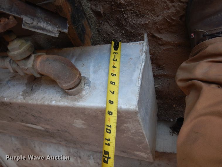 image for item KV9993 (4) hydraulic tanks