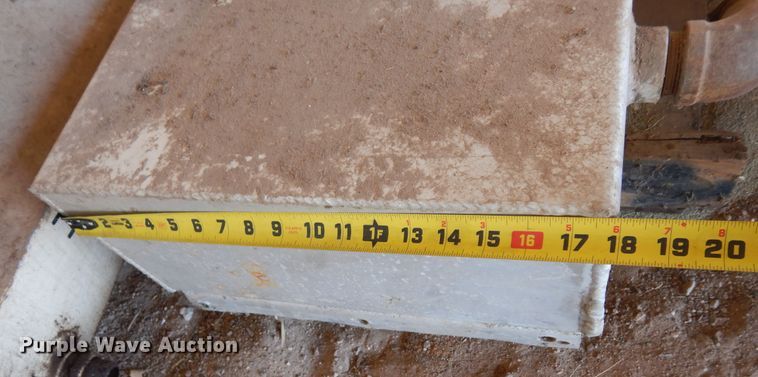 image for item KV9993 (4) hydraulic tanks