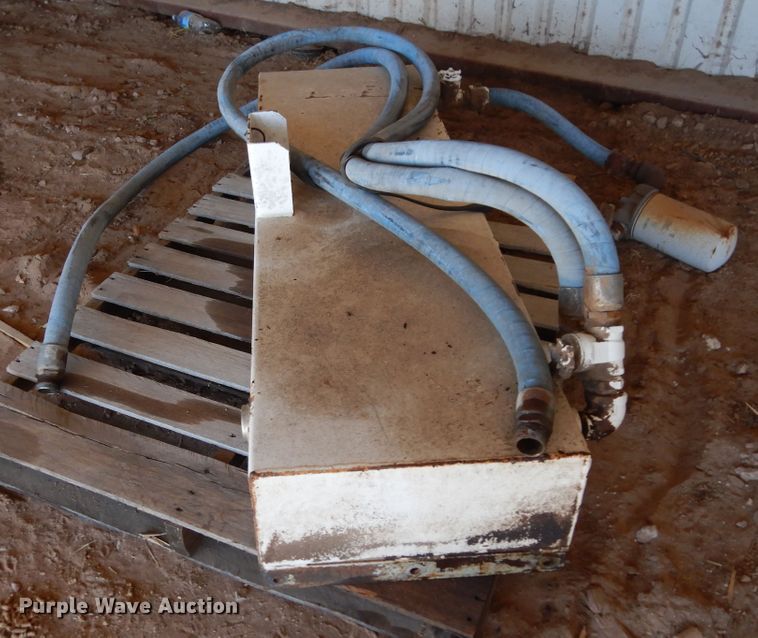 image for item KV9993 (4) hydraulic tanks